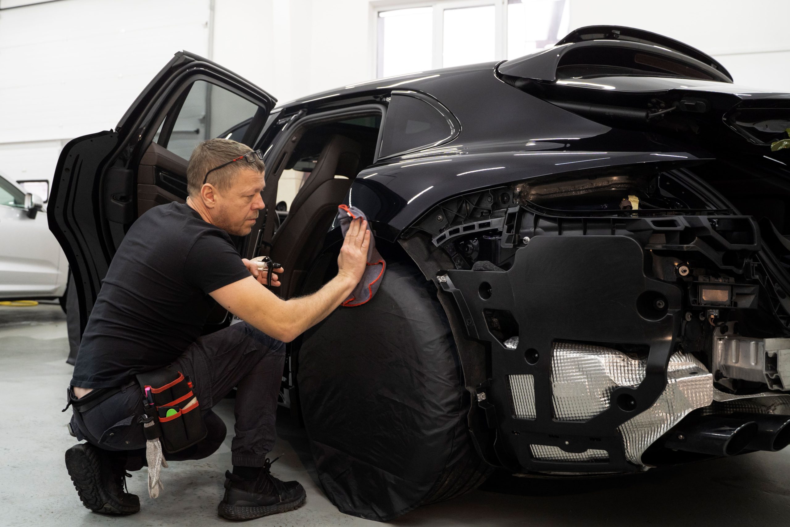 Denting-and-Painting-Service-by-Carage-in-Dubai-min