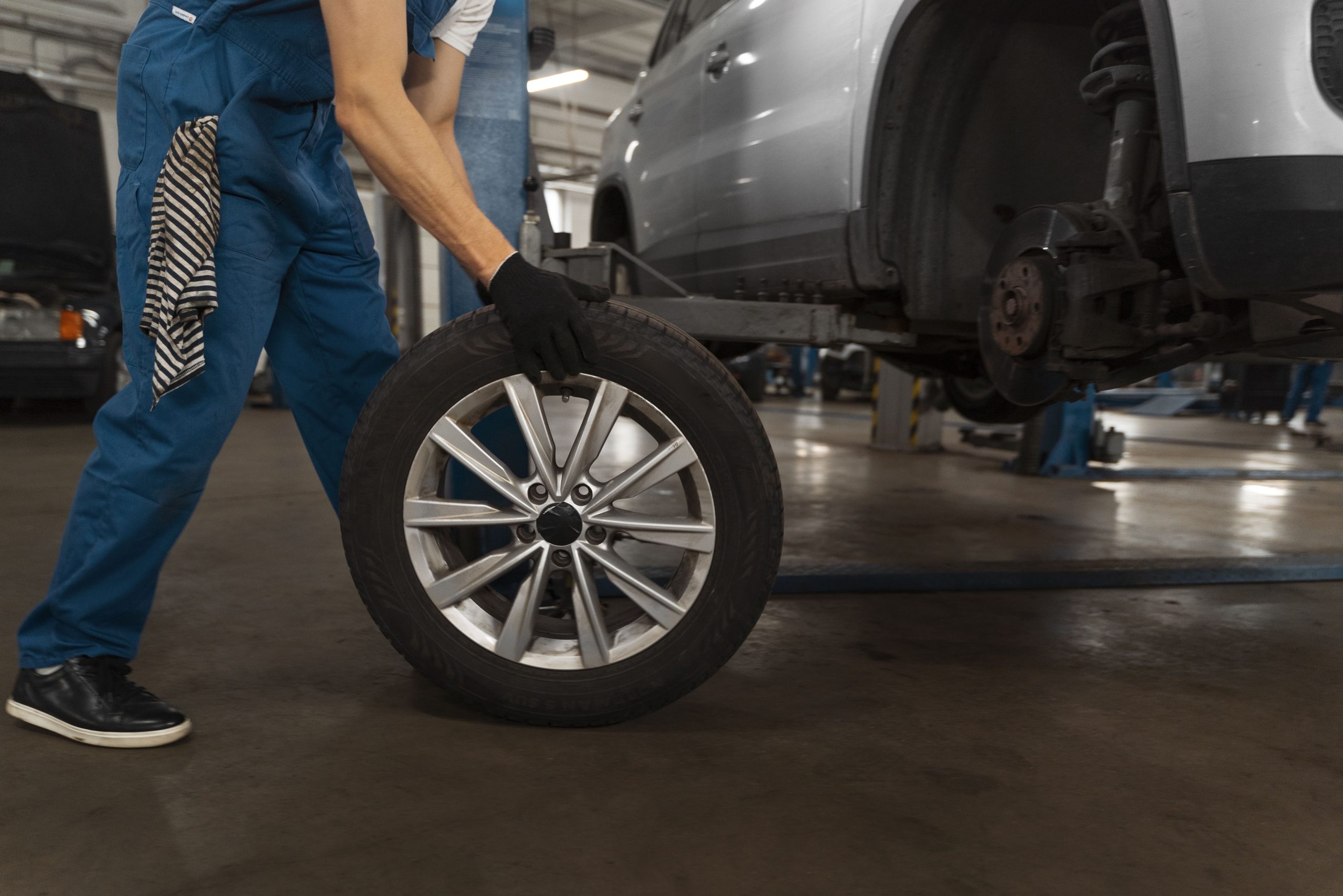 Tyre-and-suspension-repair-service-by-carage-in-dubai-uae-min